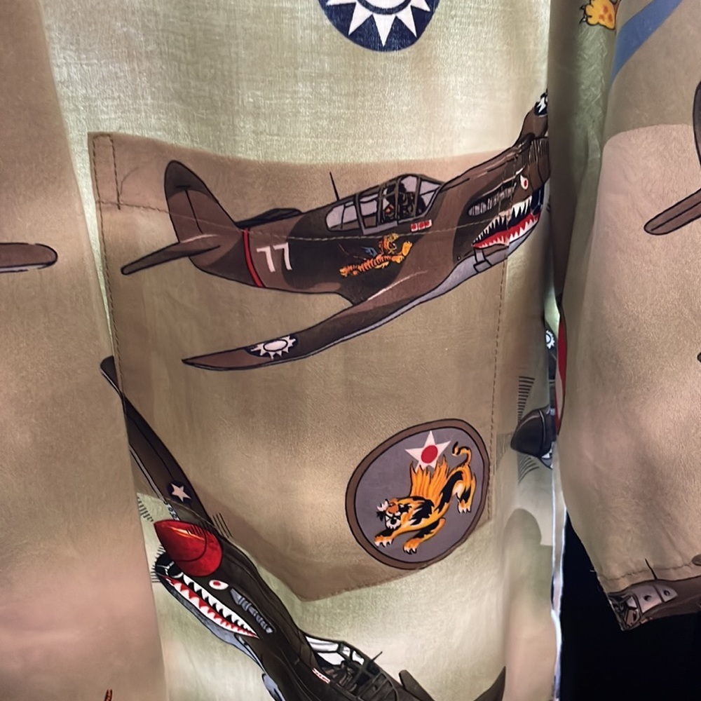 Kalaheo Size Medium Button Up Shirt Made in Hawaii Fighter Jet Theme - Picture 2 of 4